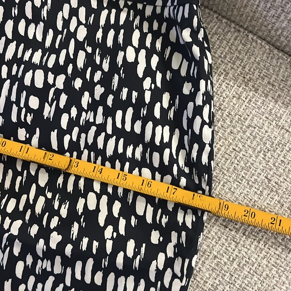 ANN TAYLOR Black & White Print Pencil Skirt - Picture 5 of 10